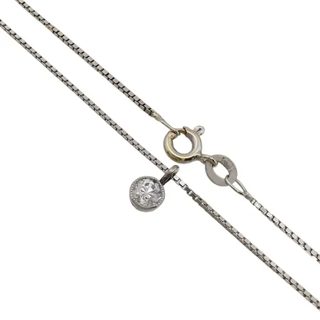 Halskedja Venezia med Hänge, 18K vitguld, UnoAerre, svensk kontrollstämpel, Diamant 0,18ct, kedjans längd 41,0 cm, kedjans bredd 0,8 mm, hängets storlek inkl. ögla 8 x 4,3 mm, hänget går ej att plocka av från kedjan Vikt: 2,6 g