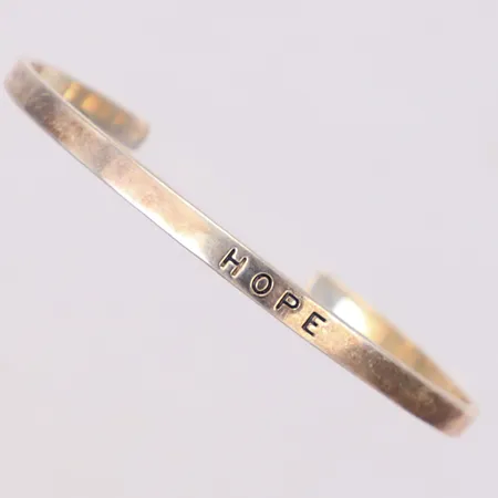 Stelt armband, Hope, Ø68mm, bredd 4mm, lätt skev, 925/1000 silver Vikt: 8,4 g