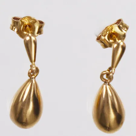 Ett par örhängen, droppar, längd 2cm, bredd 6mm, 18K Vikt: 1,3 g