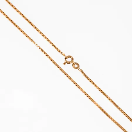 Kedja, Venezia i 18K guld. den är 38 cm lång, 1,35 mm bred och väger 5,3g. Svensk importstämpel, 18K. Slapp springring.