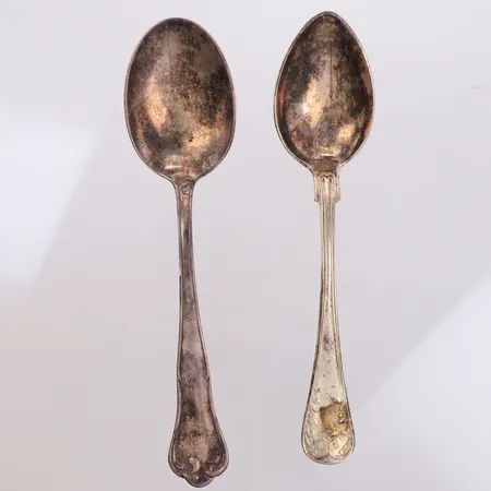 2 skedar, längd 17cm, gravyr, missfärgade, 830/1000 silver Vikt: 83,4 g
