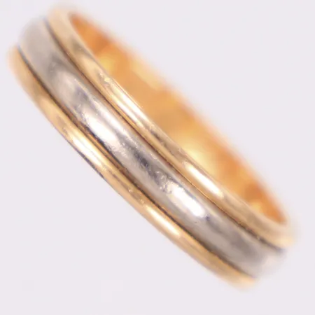 Ring, stl 19, rödguld/vitguld, gravyr, 18K Vikt: 5,9 g