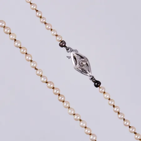 Collier med odlade pärlor, längd ca 44cm, Ø 2-3mm, lås 18K,saknar pärla Vikt: 0 g