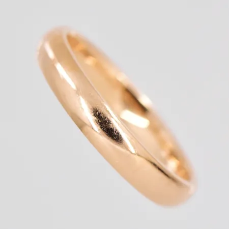 Ring, stl 18¼, bredd 3,5mm, personligt graverad, 18K Vikt: 4,2 g