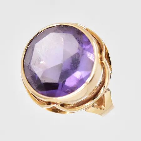 Ring, stl 17¼, lila sten liten nagg, Ø 17mm, BEH, 18K Vikt: 8 g