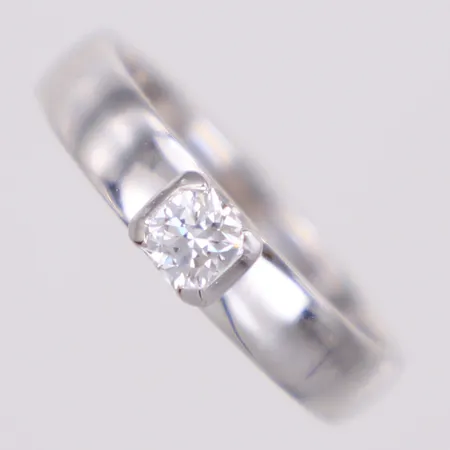 Ring med briljantslipad diamant ca 0,23ct, stl 17½, bredd 4mm, år 2010, vitguld, 18K Vikt: 5,4 g