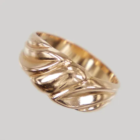 Ring stl 16¼, bredd 3,5-8mm, ojämn skena, 18K Vikt: 2 g