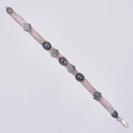 Armband med hematiter flerradigt, längd ca 19cm, bredd ca 1cm, silver 925/1000  Vikt: 20,5 g