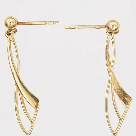 Ett par örhängen, höjd: 29 mm, bredd: 6 mm, saknar snurrebussar, 18K guld. Vikt: 1 g