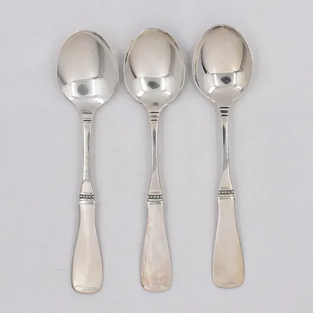 3 Kaffeskedar, modell Uppsala, längd 12cm, graverade, silver 830/1000 Vikt: 50,2 g