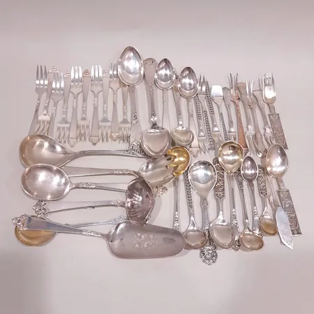 Diverse silverbestick, repiga, silver 830/1000 Vikt: 1047 g