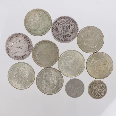 10 mynt 2-kr, år 1876-1963,  2 mynt, 50-öre, år 1954 samt 1965, 400-800/1000 silver, Bruttovikt 137,0g Vikt: 137 g