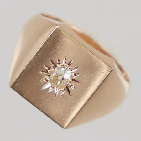 Klackring stl 19½, bredd 4,5-14,8mm, diamant äldre slipning  1x ca 0,20ct, ostämplad 18K Vikt: 14,2 g