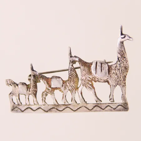 Brosch 3 Lamor, ca 30,5x42,9mm, bruksslitage, Silver 925/1000    Vikt: 3,4 g