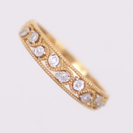 Ring med åttkantslipade diamanter ca 0,05ctv, stl 17, bredd 4mm, GHA, 18K  Vikt: 2,1 g