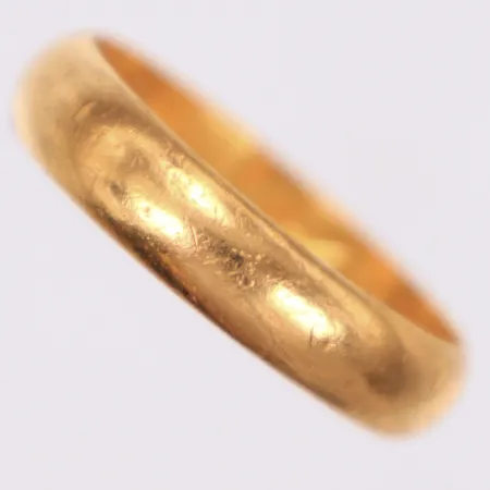 Ring, slät, stl 21¼, gravyr år 1919, 23K Vikt: 8,9 g