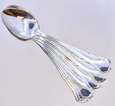 6 skedar, modell Hansa, längd 11,5 cm, plast etui, silver 830/1000. Vikt: 81 g