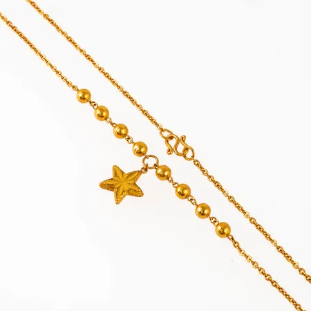Collier i 23K guld: Ankarkedja med kulor och stjärna. Det är 41 cm långt, 1,8 - 4,3 mm brett och väger 7,6g (½ baht) Thaiguld.