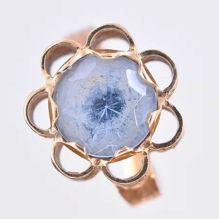Ring med blå sten, stl 18, bredd 3-15 mm,  18K. Vikt: 5,3 g