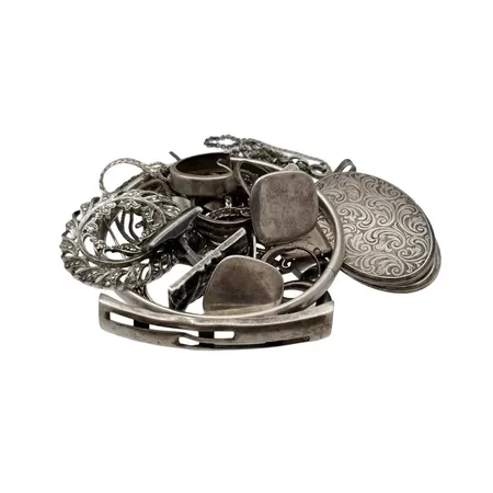 Diverse silversmycken eller delar därav, 830-925/1000, bruksmärken/defekter  Vikt: 103,6 g