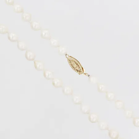 Pärlcollier med odlade saltvattenpärlor, Ø7mm, längd 50cm, slitna pärlor, behöver träs om, lås i 14K, bruttovikt 24,7g.