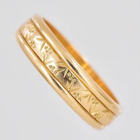 Ring, stl 18½, bredd 5,5mm, små repor finns, 18K Vikt: 6,7 g