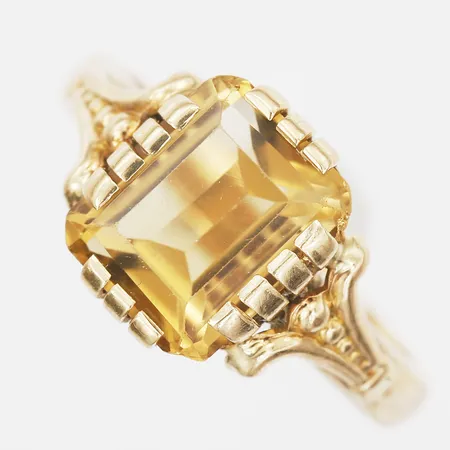 Ring, citrin ca 2,70ct, stl: 17, tillverkad av A U Wahlberg Aktiebolag, Gävle 1948, 18K guld Vikt: 5,2 g