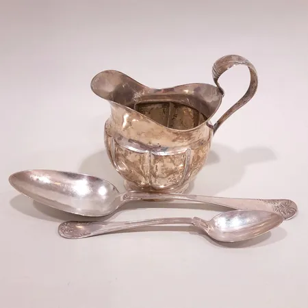 Diverse silverföremål, gravyr, skeva/buckliga, silver 830/1000 Vikt: 128,2 g