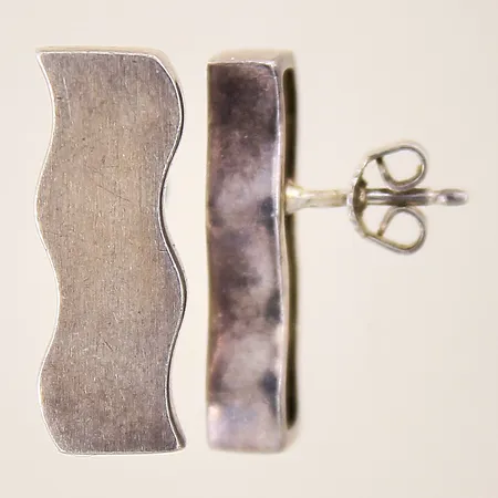 Ett par örhängen, 22x8mm, omaka snurrebussar, repig, silver 925/1000 Vikt: 8,3 g
