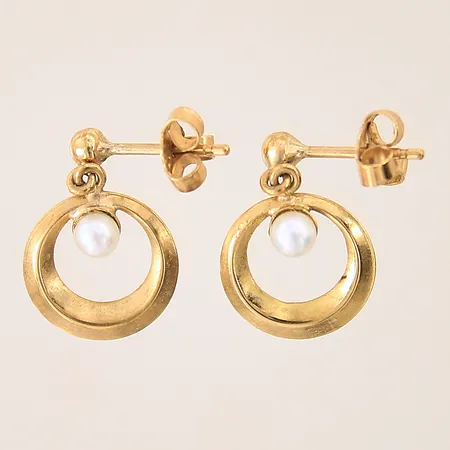 Ett par örhängen med odlade pärlor, 18x12mm, 18K Vikt: 1,8 g