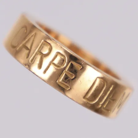 Ring Carpe Diem, Efva Attling, stl 16¾, bredd 6,5mm, år 2006, repig, 18K Vikt: 14,4 g