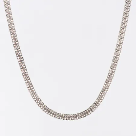 Collier Fiskben, längd 42cm, bredd 4,5mm, vitguld 18K.  Vikt: 15,7 g