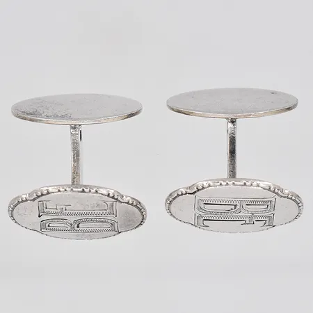Ett par manschettknappar, graverade BE, 13x18mm, silver Vikt: 7 g