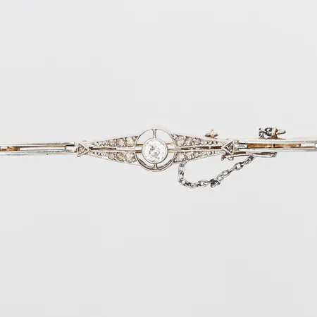 Armband med äldre briljantslipad diamant ca 0,10ct, samt rosenslipade diamanter, längd ca 16,5cm, säkerhetskedja, 14K guld, originalask. Vikt: 5,3 g