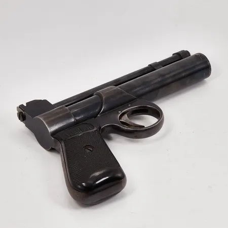 Luftpistol The Webley "Junior" 177, Webley & Scott Birmingham 4, made in England, nr 873, längd 19cm, slitage, inga tillbehör  Skickas med postpaket.