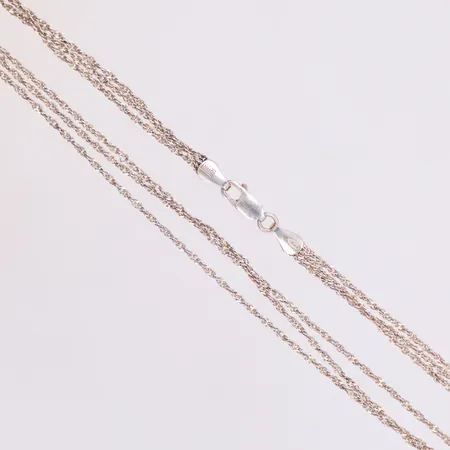 Collier, treradigt, längd 45cm, GHA, 925/1000 silver Vikt: 6,7 g