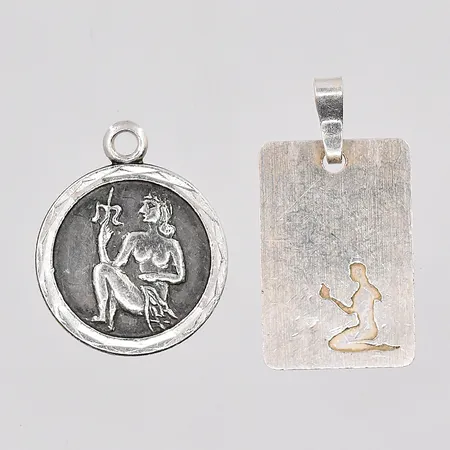 2 Hängen, defekter, silver  Vikt: 2,2 g
