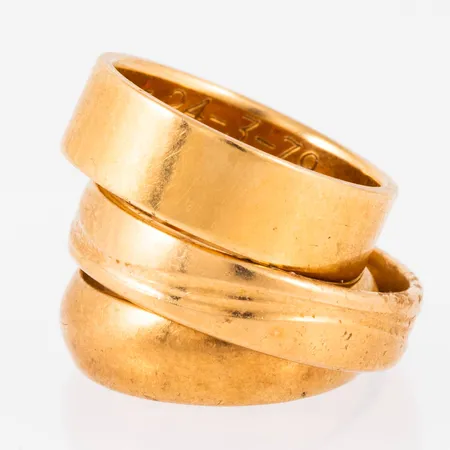 Graverat guld i 18K. Vikt: 16,8g.