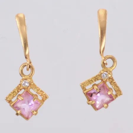 Örhängen med rosa och vita stenar, längd 20mm, en snurrebuss ej guld, 18K Vikt: 1,4 g