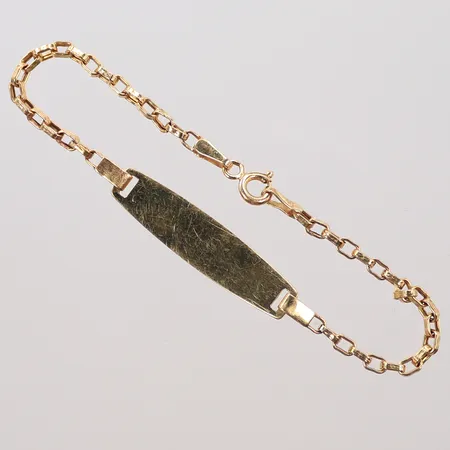Armband med platta, längd 15,5cm, bredd 3-8mm, gravyr, 14K, 2,9g Vikt: 2,9 g