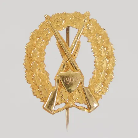 Brosch/ medalj, skytte, ca 25x28mm, gravyr text: 1905, nål oädel metall, 18K Vikt: 3,4 g