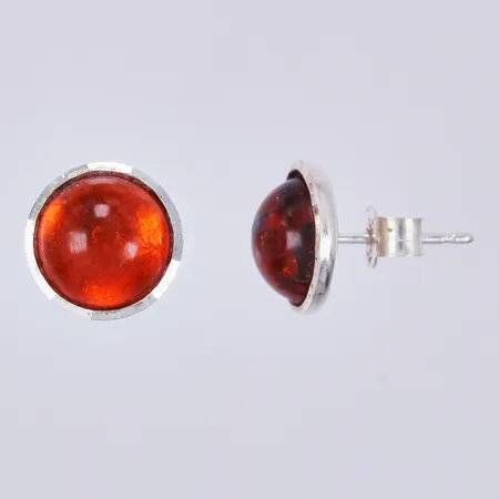 Ett par örhängen med bärnsten, längd: ca 1,5cm, Ø ca 9mm, silver 925/1000 Vikt: 1,6 g