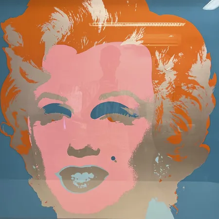 Tavla, Marilyn Monroe, efter ANDY WARHOL (1928-1987), färgserigrafi, (ej examinerad ur ram, troligen utgiven av Sunday B Morning) mått 91x91cm, liten spricka i glas Specialfrakt, kontakta pantbankskontoret för mer information.