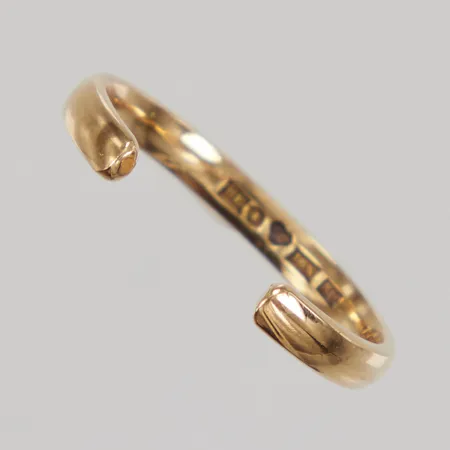 Ring, öppen modell stl ca 20, bredd 3mm, Heribert Engelbert AB , Stockholm 1996, 18K Vikt: 3,5 g