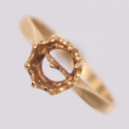 Ring, stl 16, bredd: 1,8-8,4mm, saknar sten, 18K Vikt: 2,2 g