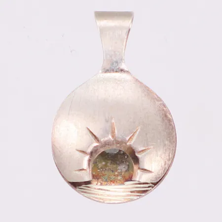 Hänge, längd 22mm, soluppgång/solnedgång, Arktis-Smedjan, Luleå, 925/1000 silver Vikt: 1,3 g