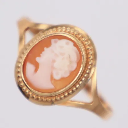 Ring med camé, stl 18¼, bred 13mm, 14K Vikt: 1,3 g