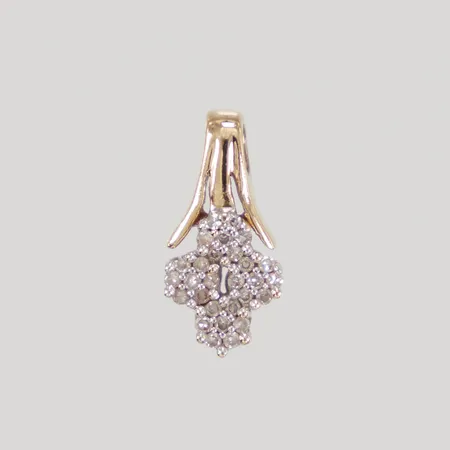 Hänge, längd 12,7mm, bredd 6mm, åttkantslipade diamanter 28 x ca 0,005ct, smärre nagg, 18K,  Vikt: 0,8 g