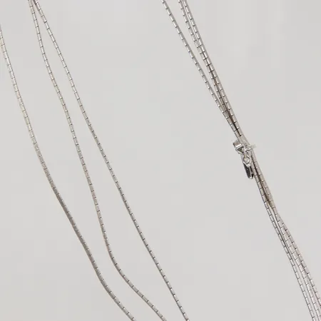Collier ca 40cm, 3-delat, ledat, halvstelt, ojämnheter, vitguld, 18K Vikt: 40 g