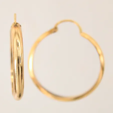 Ett par örhängen, creoler, Ø32mm, ostämplade, buckliga, 18K Vikt: 4,2 g